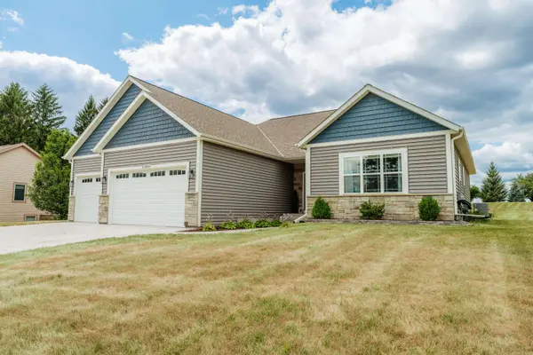 W218N9691 Happy Hollow Ln, Germantown, WI 53022