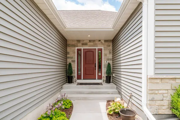 W218N9691 Happy Hollow Ln, Germantown, WI 53022