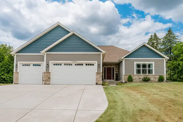 W218N9691 Happy Hollow Ln, Germantown, WI 53022
