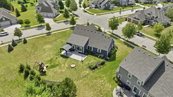 1724 Moccasin Trl, Waukesha, WI 53189