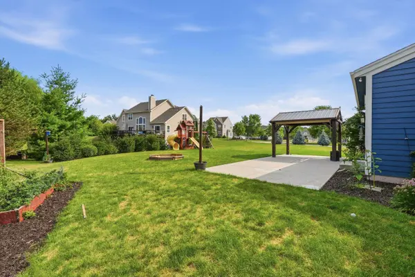 1724 Moccasin Trl, Waukesha, WI 53189