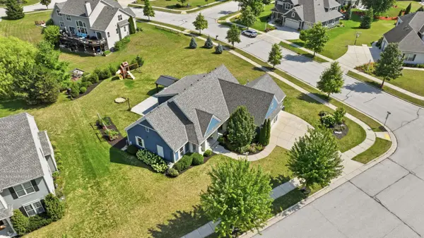 1724 Moccasin Trl, Waukesha, WI 53189