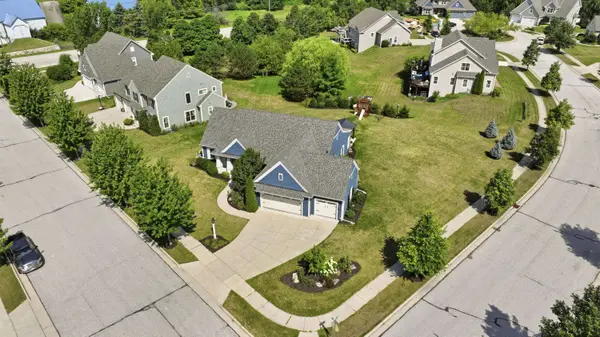 1724 Moccasin Trl, Waukesha, WI 53189