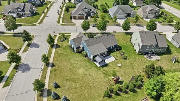 1724 Moccasin Trl, Waukesha, WI 53189