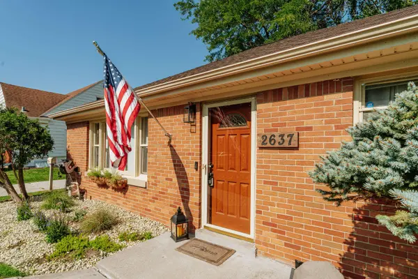2637 S 86th St, West Allis, WI 53227