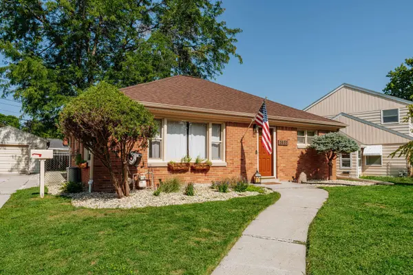 2637 S 86th St, West Allis, WI 53227