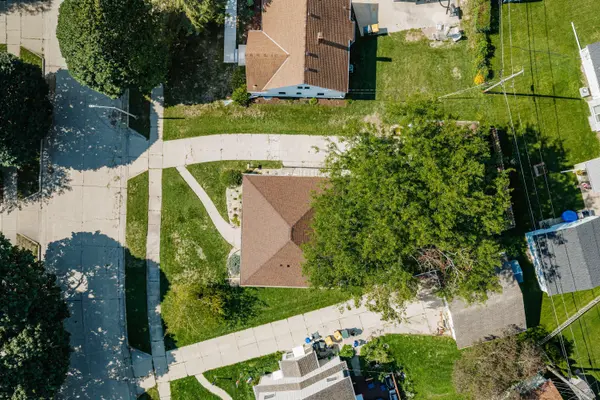 2637 S 86th St, West Allis, WI 53227