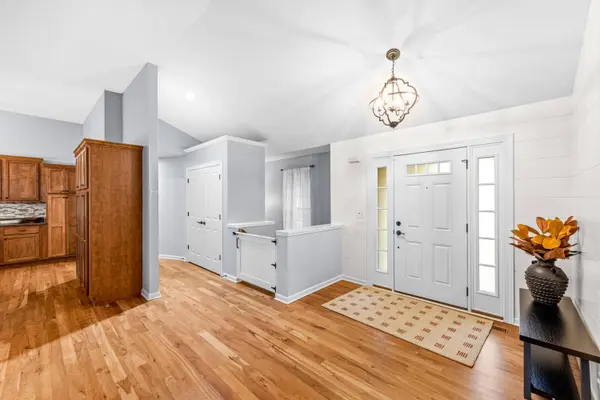 1724 Moccasin Trl, Waukesha, WI 53189