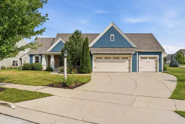 1724 Moccasin Trl, Waukesha, WI 53189