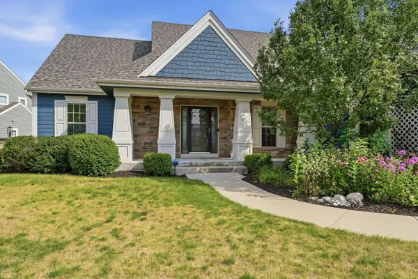 1724 Moccasin Trl, Waukesha, WI 53189