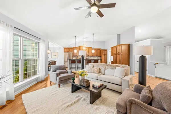 1724 Moccasin Trl, Waukesha, WI 53189