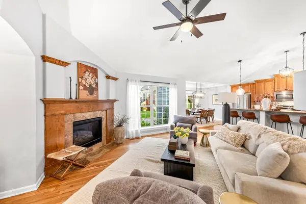 1724 Moccasin Trl, Waukesha, WI 53189