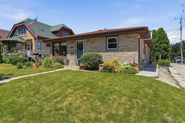 3956 E Edgerton Ave, Cudahy, WI 53110
