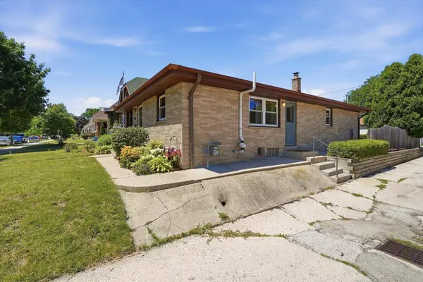 3956 E Edgerton Ave, Cudahy, WI 53110