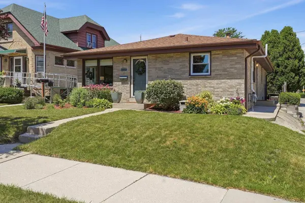 3956 E Edgerton Ave, Cudahy, WI 53110