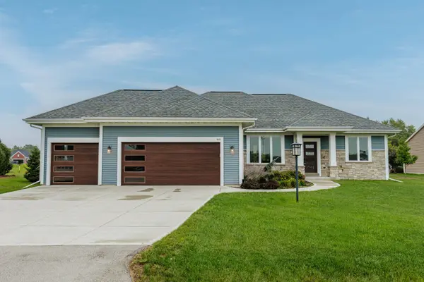 615 Bark River WAY, Dousman, WI 53118
