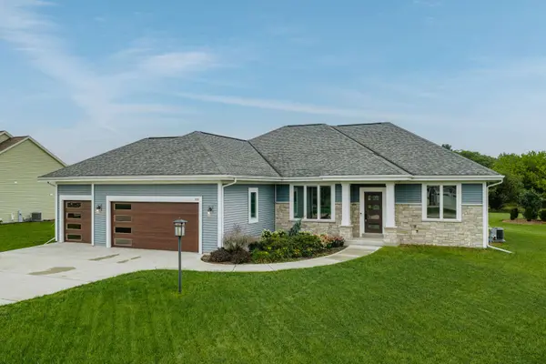 615 Bark River WAY, Dousman, WI 53118