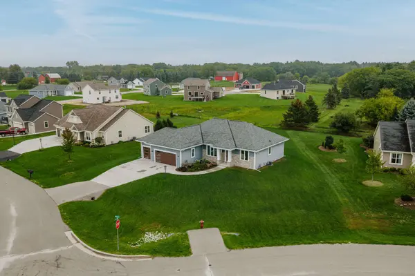 615 Bark River WAY, Dousman, WI 53118