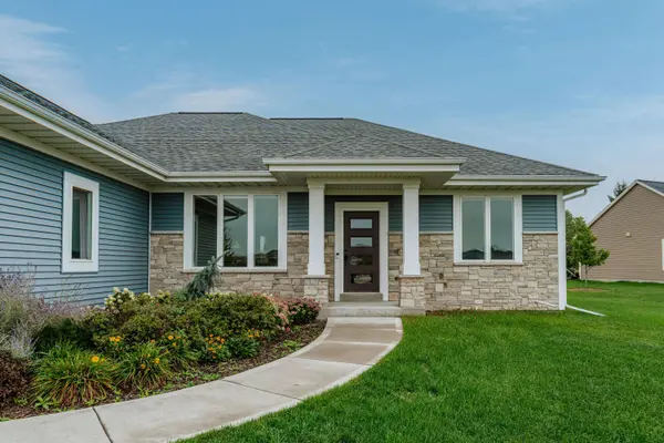 615 Bark River WAY, Dousman, WI 53118