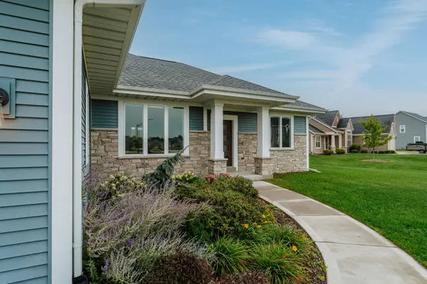 615 Bark River WAY, Dousman, WI 53118