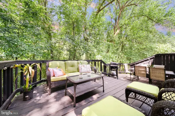 5730 WALNUT WOOD LN, Burke, VA 22015