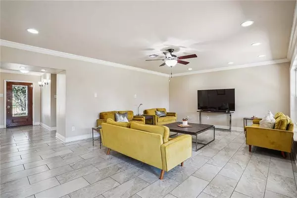 6411 SAINT BERNARD AVE, New Orleans, LA 70122