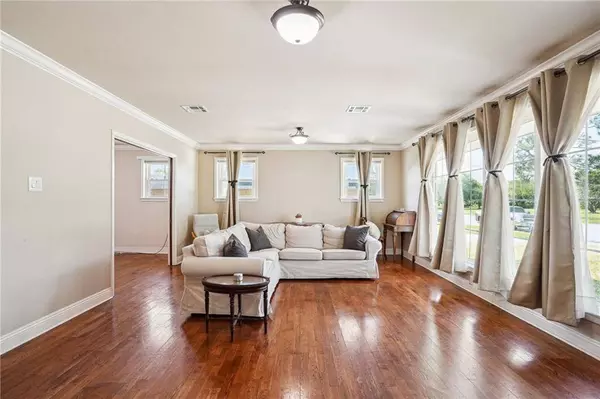 6411 SAINT BERNARD AVE, New Orleans, LA 70122