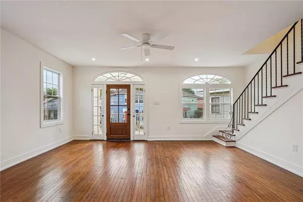 925 PICHELOUP PL, New Orleans, LA 70119