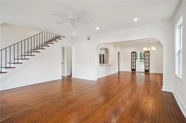 925 PICHELOUP PL, New Orleans, LA 70119