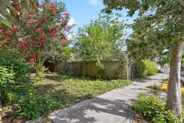 1020 DESIRE ST, New Orleans, LA 70117