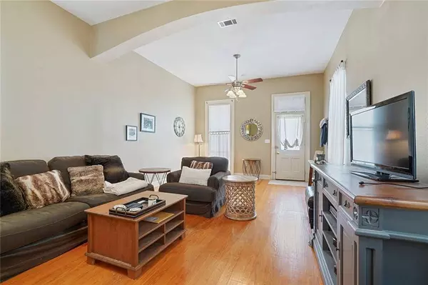 215 N RENDON ST, New Orleans, LA 70119