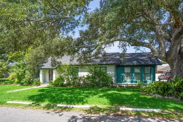 2200 MONTESQUIEU ST, Chalmette, LA 70043