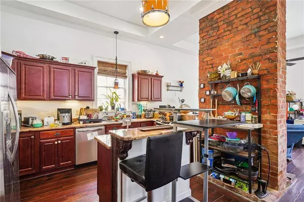 3060 ROYAL ST, New Orleans, LA 70117