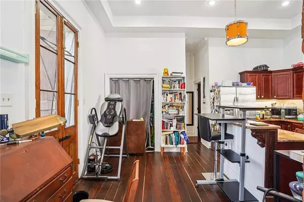 3060 ROYAL ST, New Orleans, LA 70117