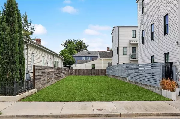 3423 CHARTRES ST, New Orleans, LA 70117