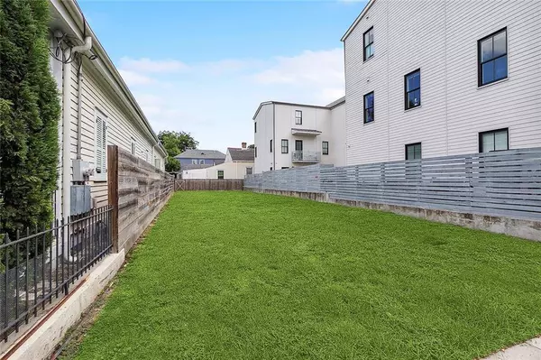 3423 CHARTRES ST, New Orleans, LA 70117