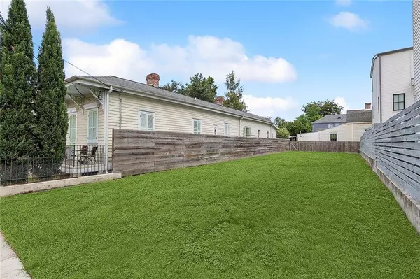 3423 CHARTRES ST, New Orleans, LA 70117