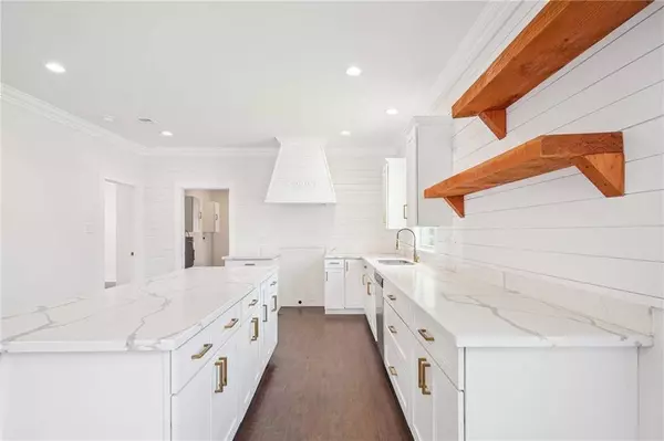 4634 WILLOW ST, New Orleans, LA 70115