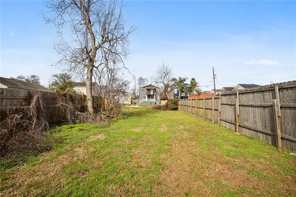 2318 VIENNA ST, New Orleans, LA 70122