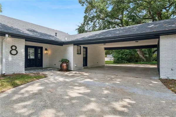 8 PARK ISLAND DR, New Orleans, LA 70122