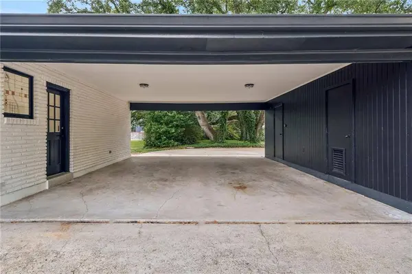 8 PARK ISLAND DR, New Orleans, LA 70122