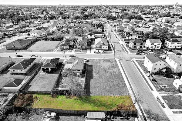 2318 VIENNA ST, New Orleans, LA 70122