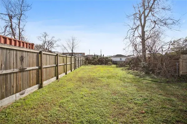 2318 VIENNA ST, New Orleans, LA 70122