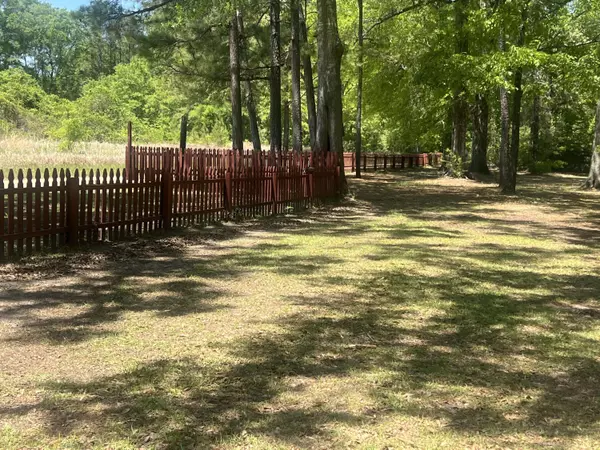 517 Dunnam Rd., Leakesville, MS 39451