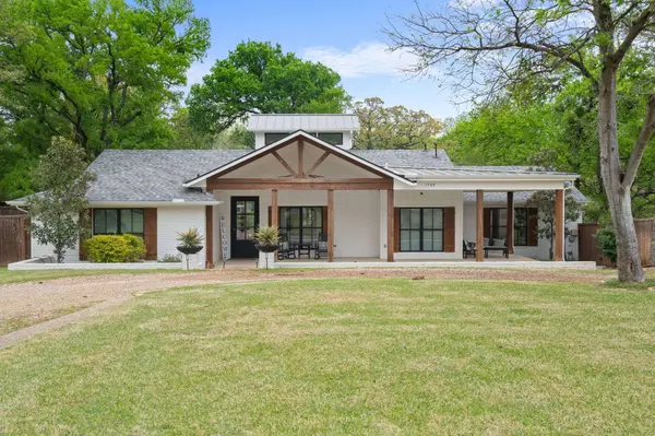1704 Silverside DR, Grapevine, TX 76051