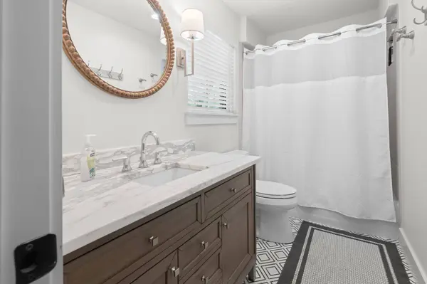 1704 Silverside DR, Grapevine, TX 76051