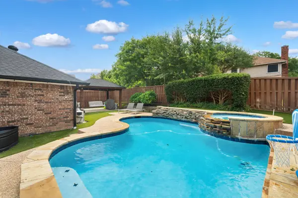 3201 Shady Glen DR, Grapevine, TX 76051