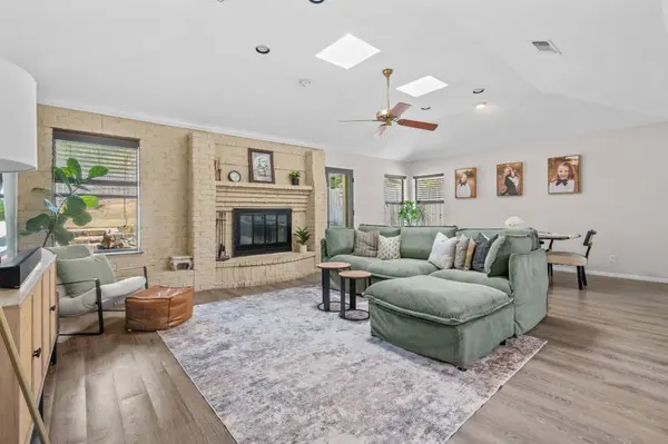 7300 Timberlane DR, North Richland Hills, TX 76182