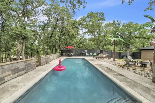 900 E Pioneer CIR, Argyle, TX 76226