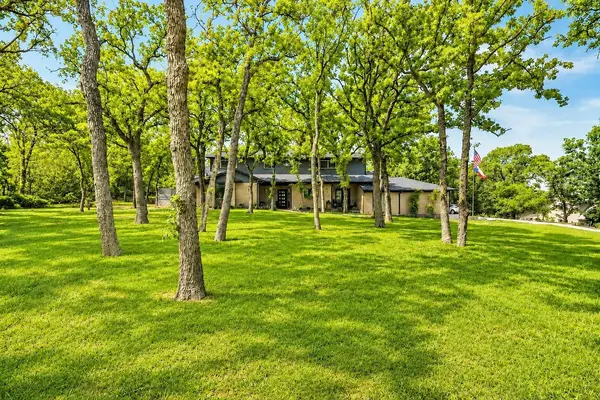 900 E Pioneer CIR, Argyle, TX 76226